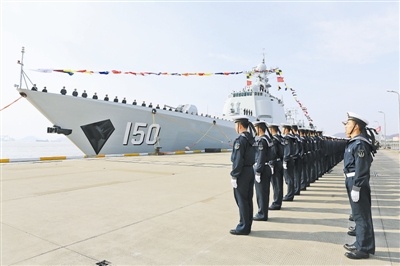 新型导弹驱逐舰——“长春”舰入列 摄影:徐 卓